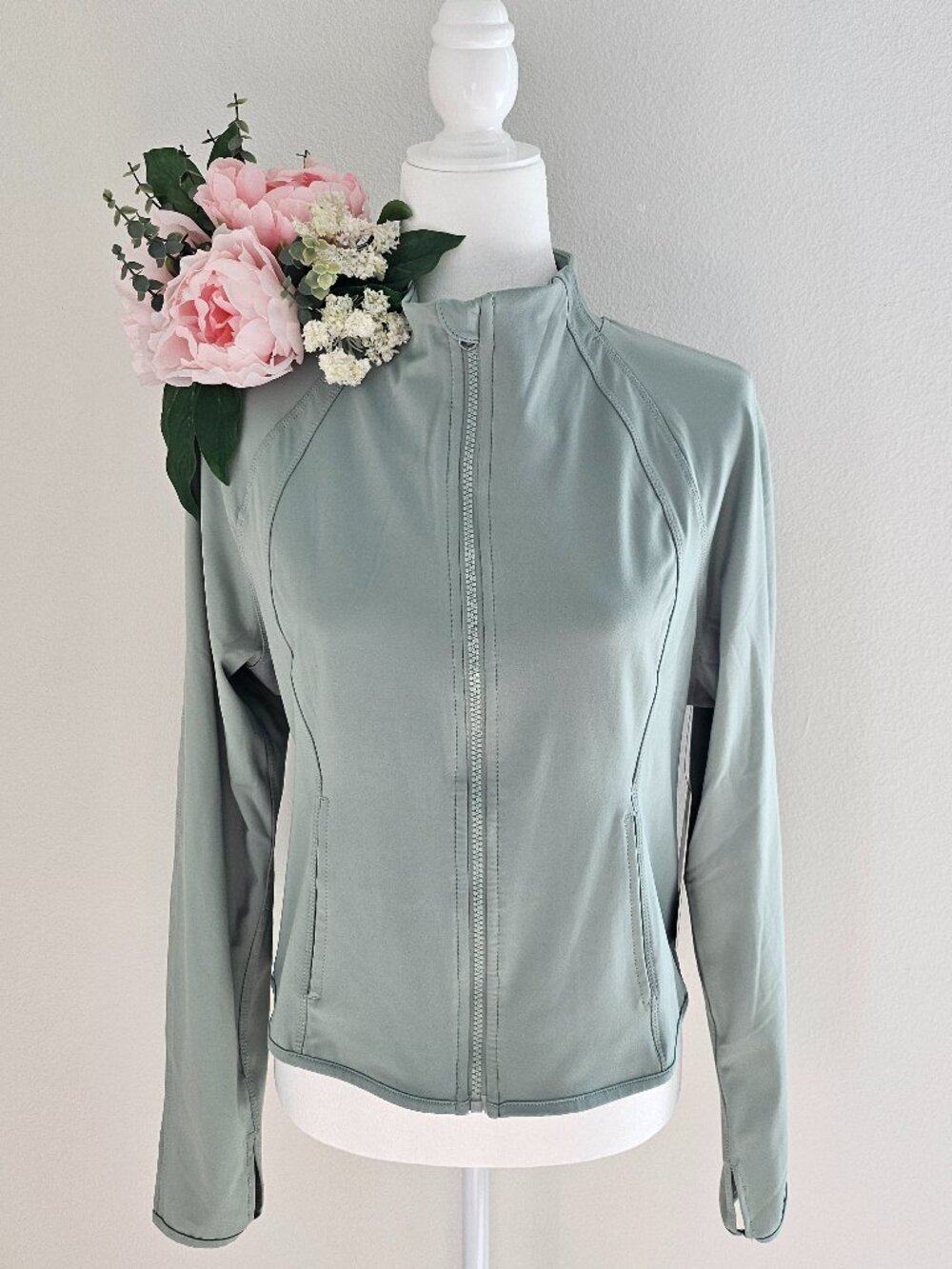 Yogalicious Lux Sage Green Zip Jacket XL NWT  Athletic Jacket MSRP $72